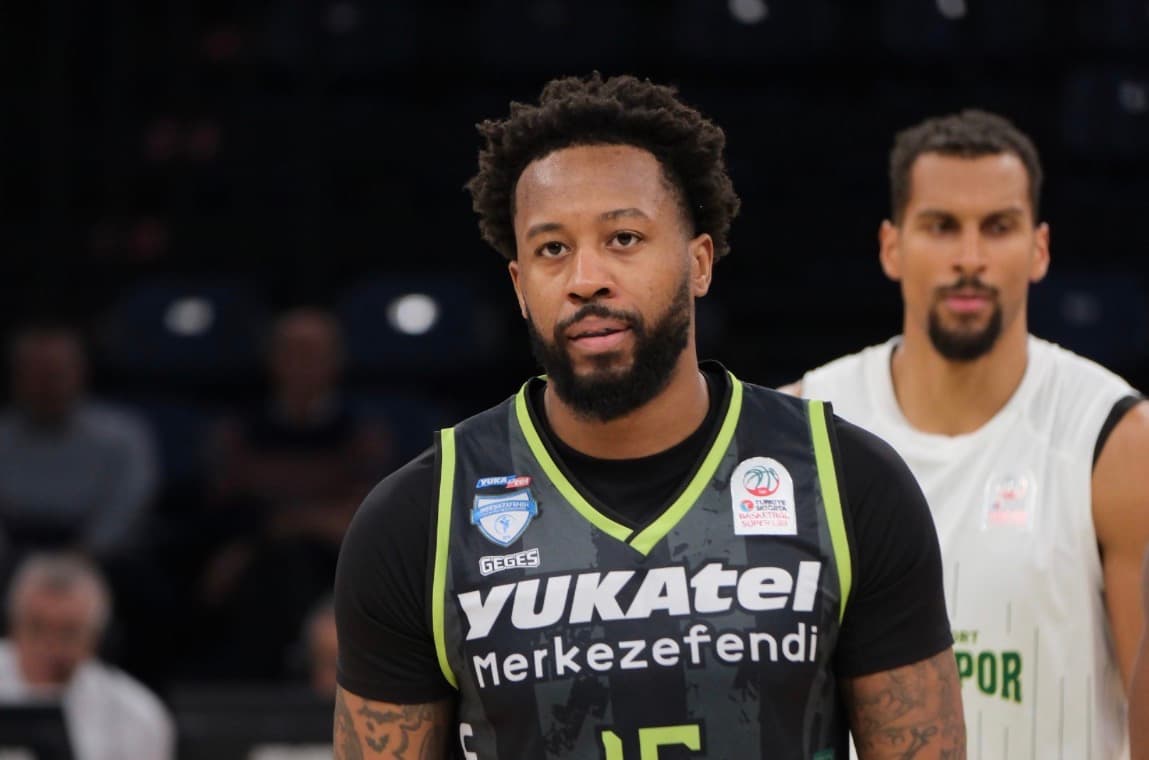 Capitanes sustituyen a Rashard Kelly por Isaiah Miles
