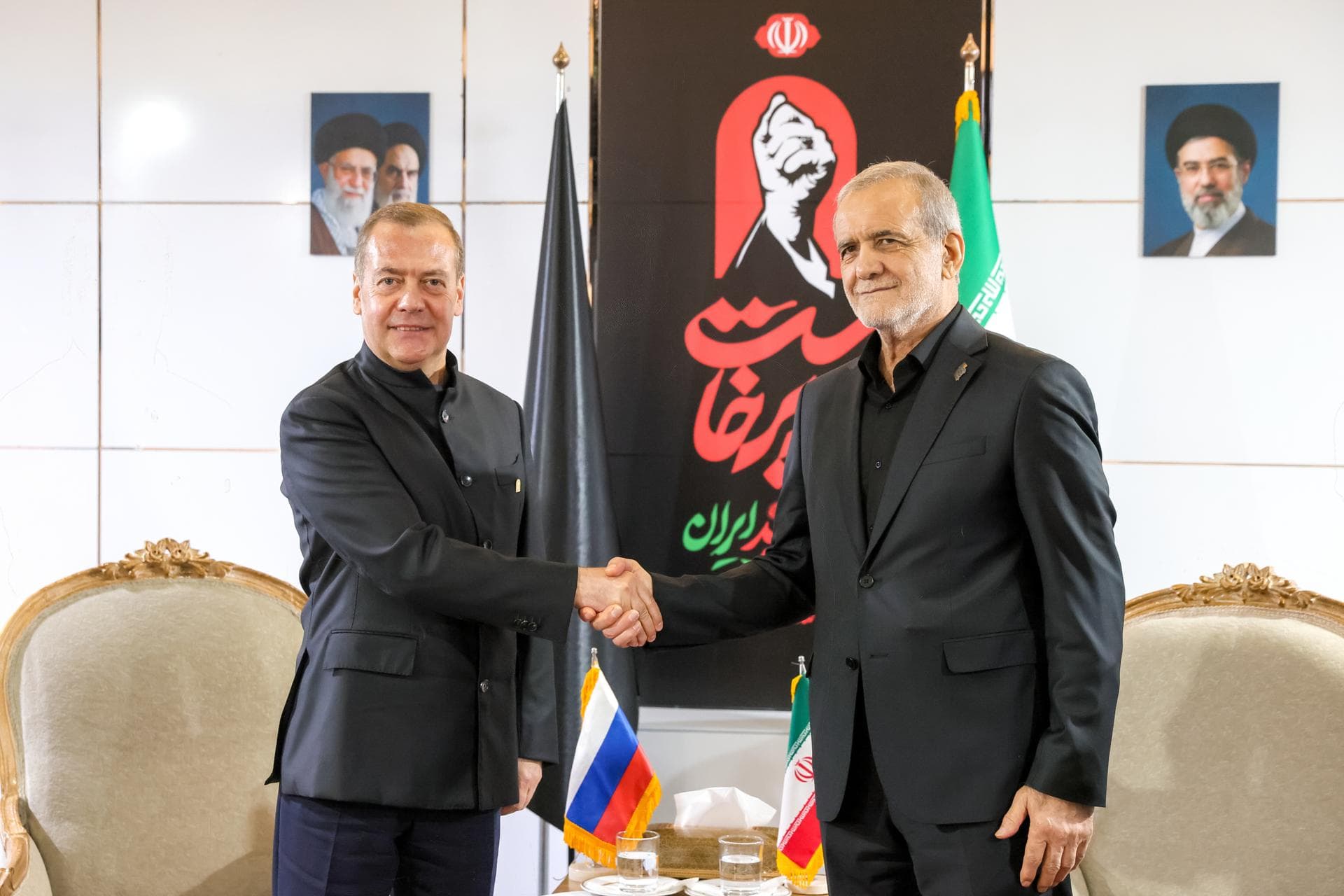 El presidente iraní admite problemas en Irán por las sanciones y el bloqueo de EEUU