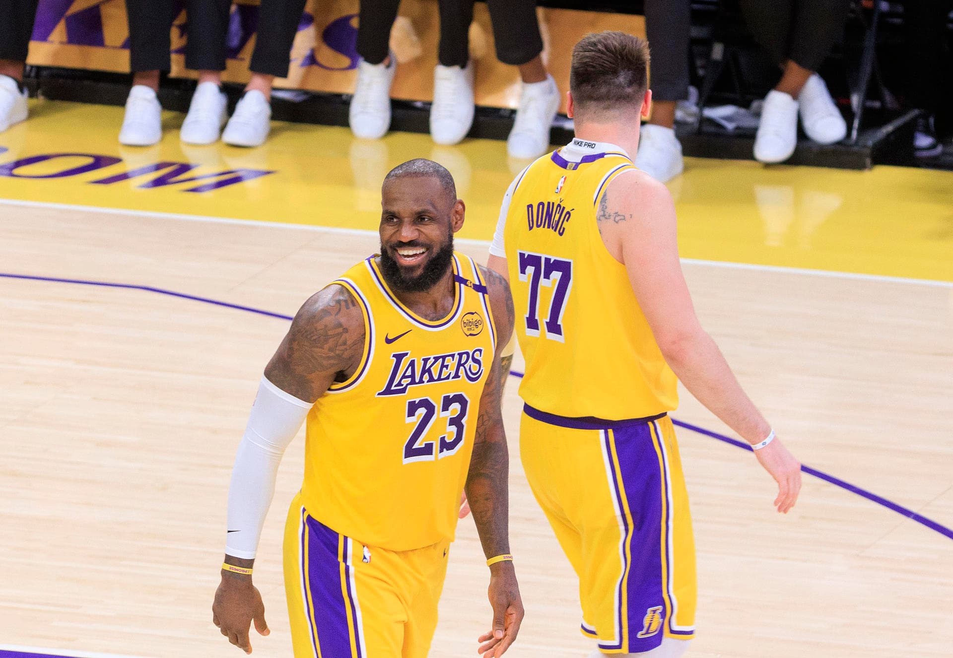 Doncic y LeBron se dan un festín